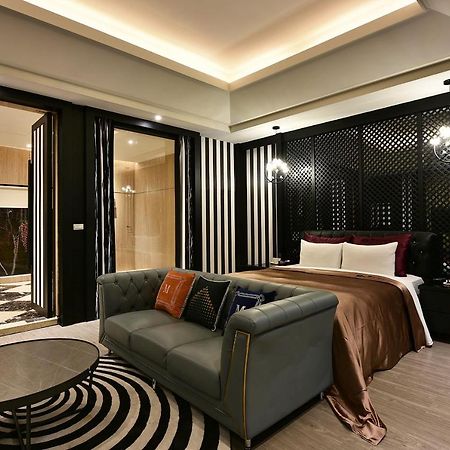Venice Motel Taichung Extérieur photo