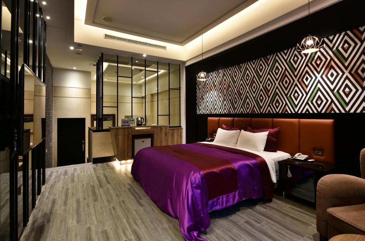 Venice Motel Taichung Extérieur photo