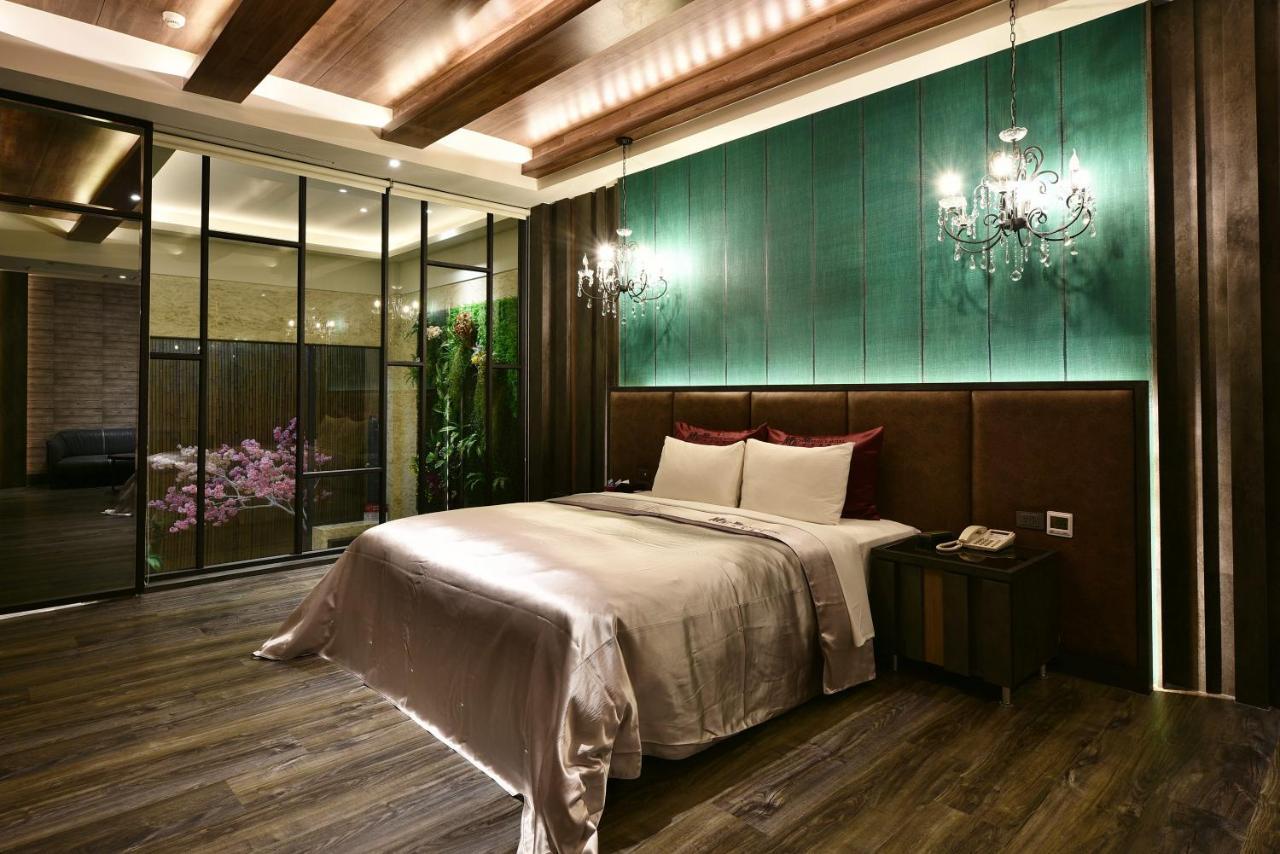 Venice Motel Taichung Extérieur photo