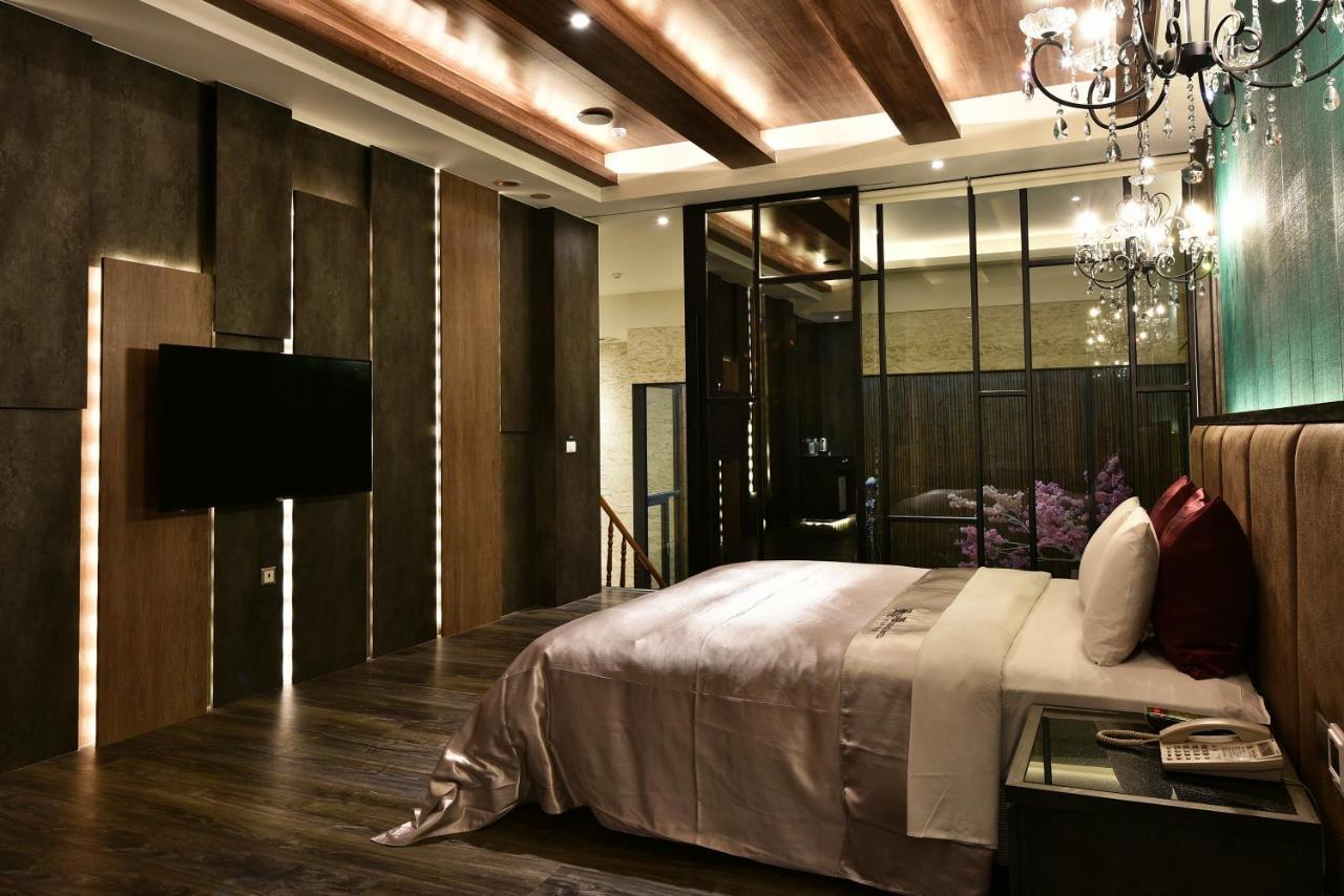 Venice Motel Taichung Extérieur photo