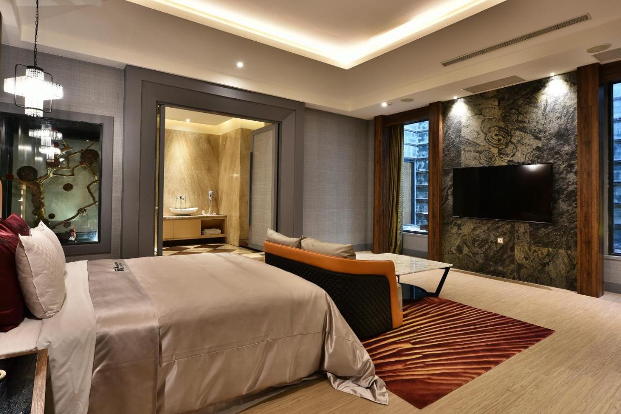 Venice Motel Taichung Extérieur photo
