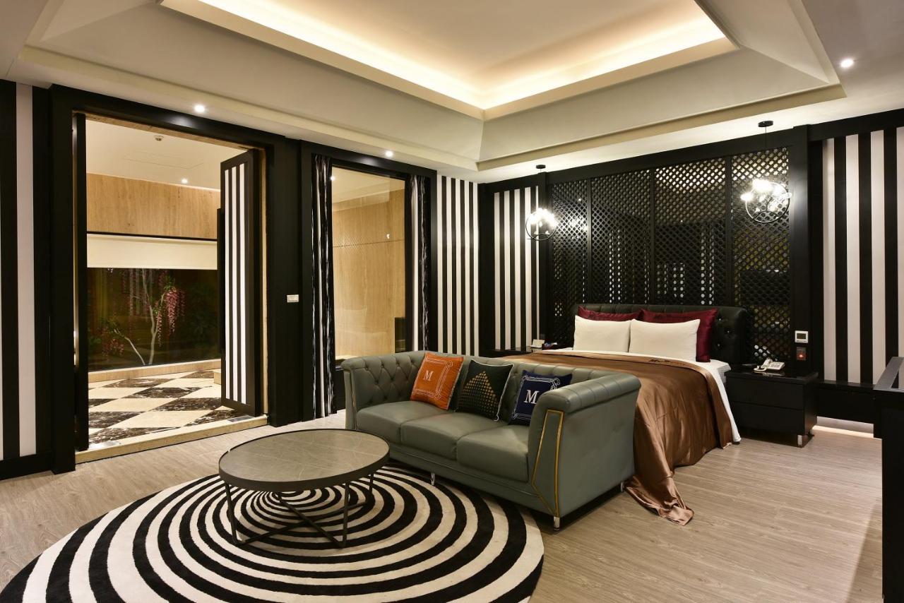 Venice Motel Taichung Extérieur photo