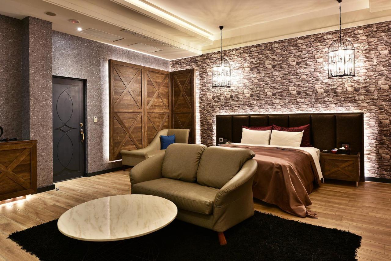 Venice Motel Taichung Extérieur photo