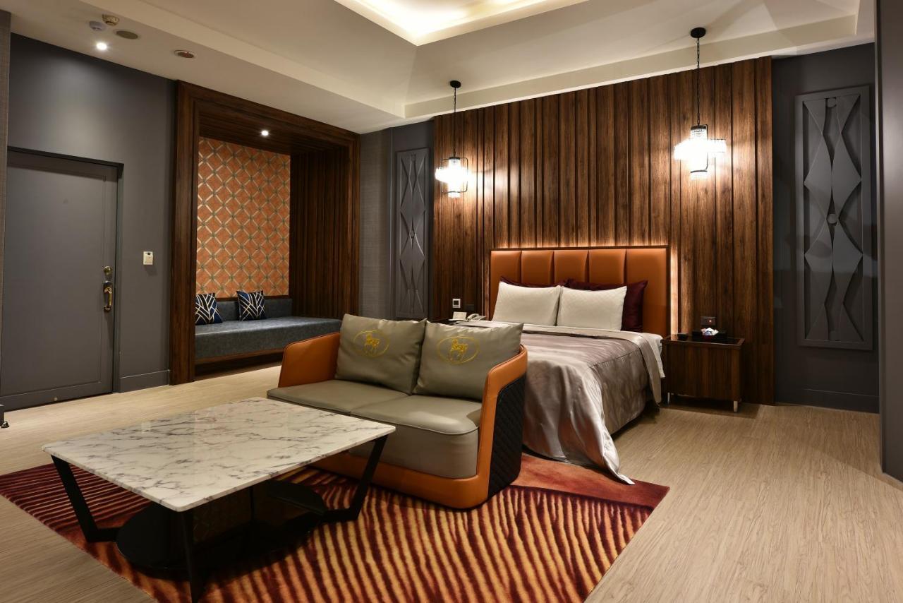 Venice Motel Taichung Extérieur photo