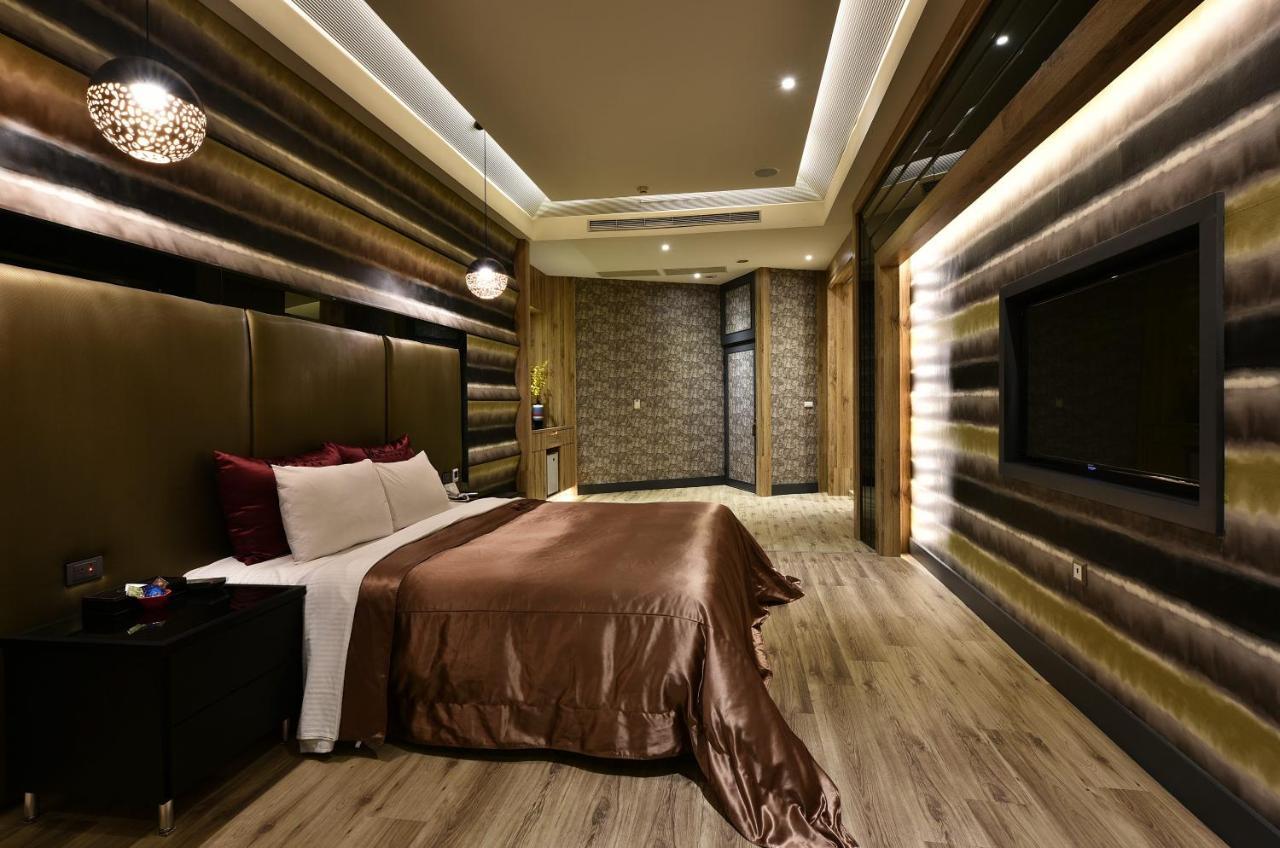 Venice Motel Taichung Extérieur photo