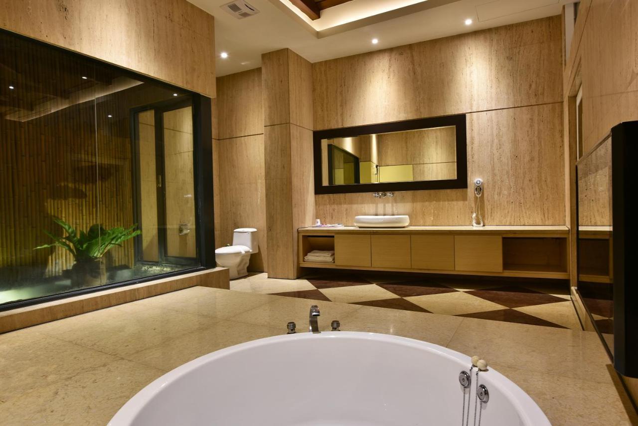 Venice Motel Taichung Extérieur photo