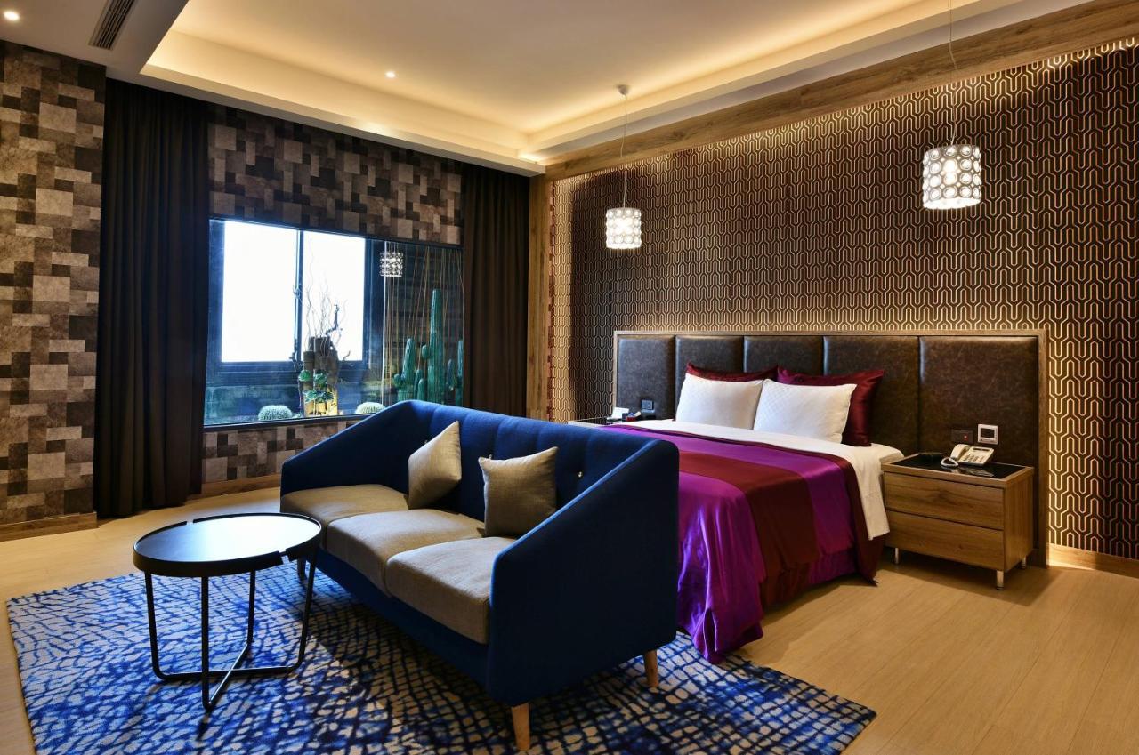Venice Motel Taichung Extérieur photo