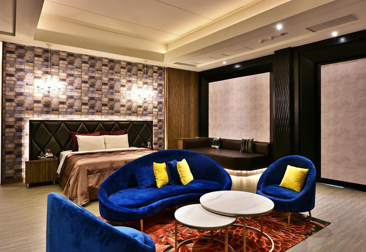 Venice Motel Taichung Extérieur photo