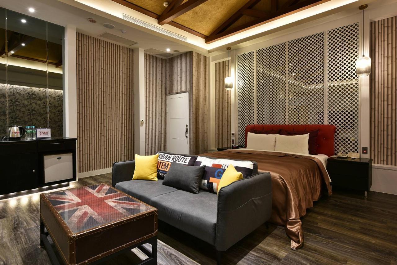 Venice Motel Taichung Extérieur photo