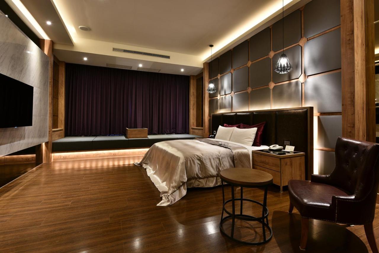 Venice Motel Taichung Extérieur photo