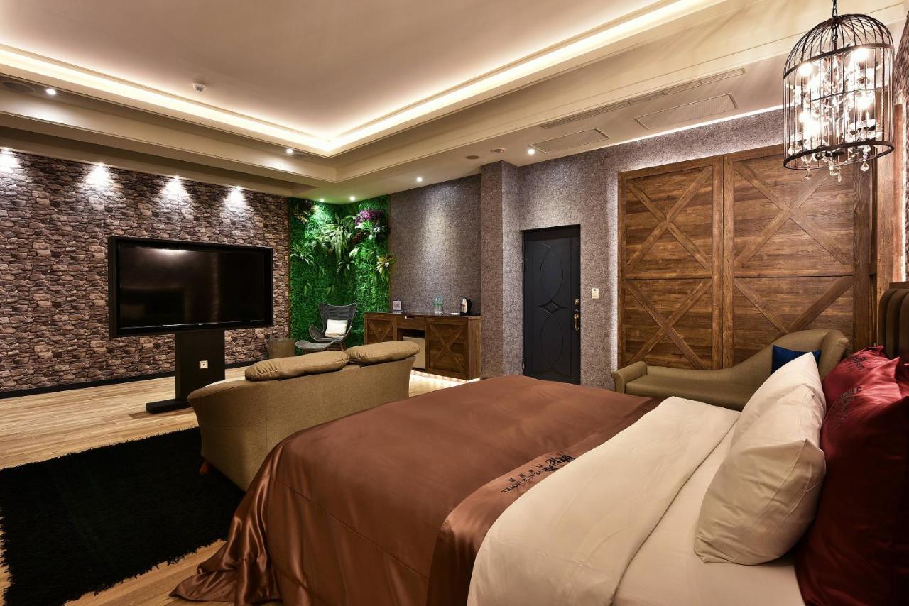 Venice Motel Taichung Extérieur photo