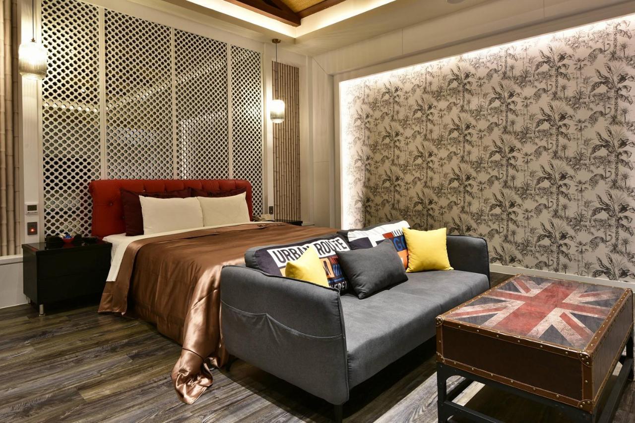 Venice Motel Taichung Extérieur photo