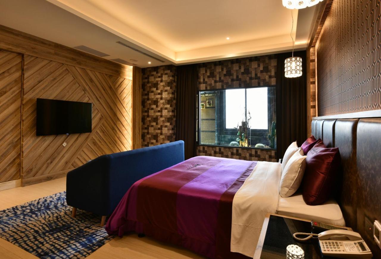 Venice Motel Taichung Extérieur photo