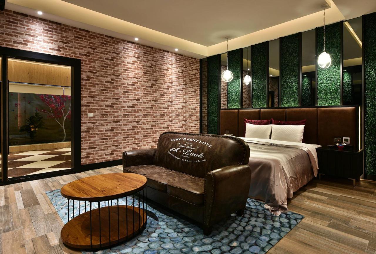 Venice Motel Taichung Extérieur photo