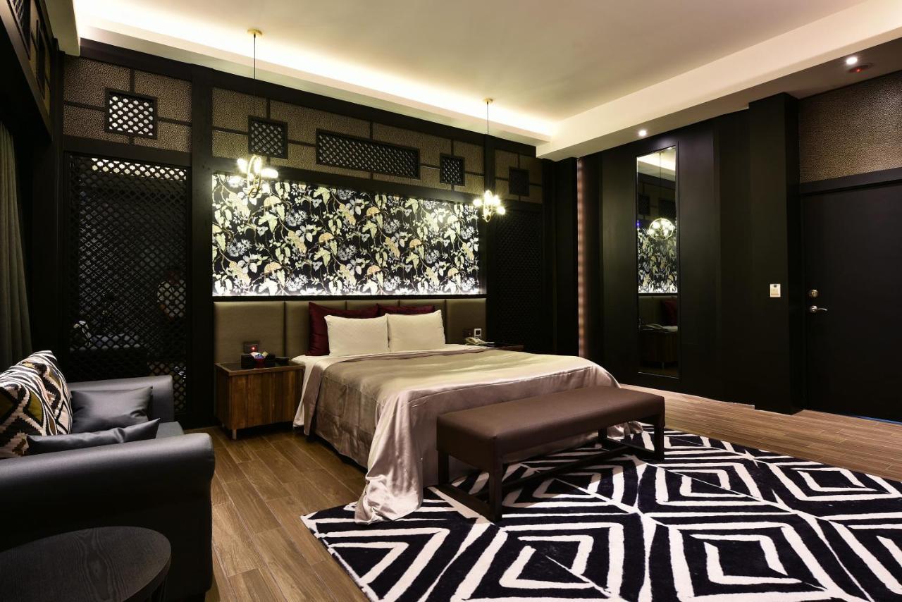 Venice Motel Taichung Extérieur photo