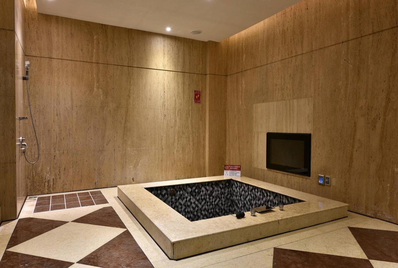 Venice Motel Taichung Extérieur photo