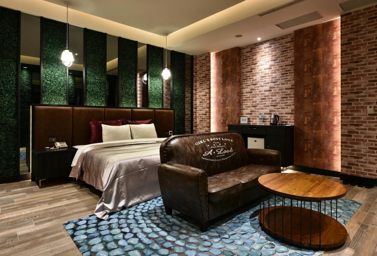 Venice Motel Taichung Extérieur photo