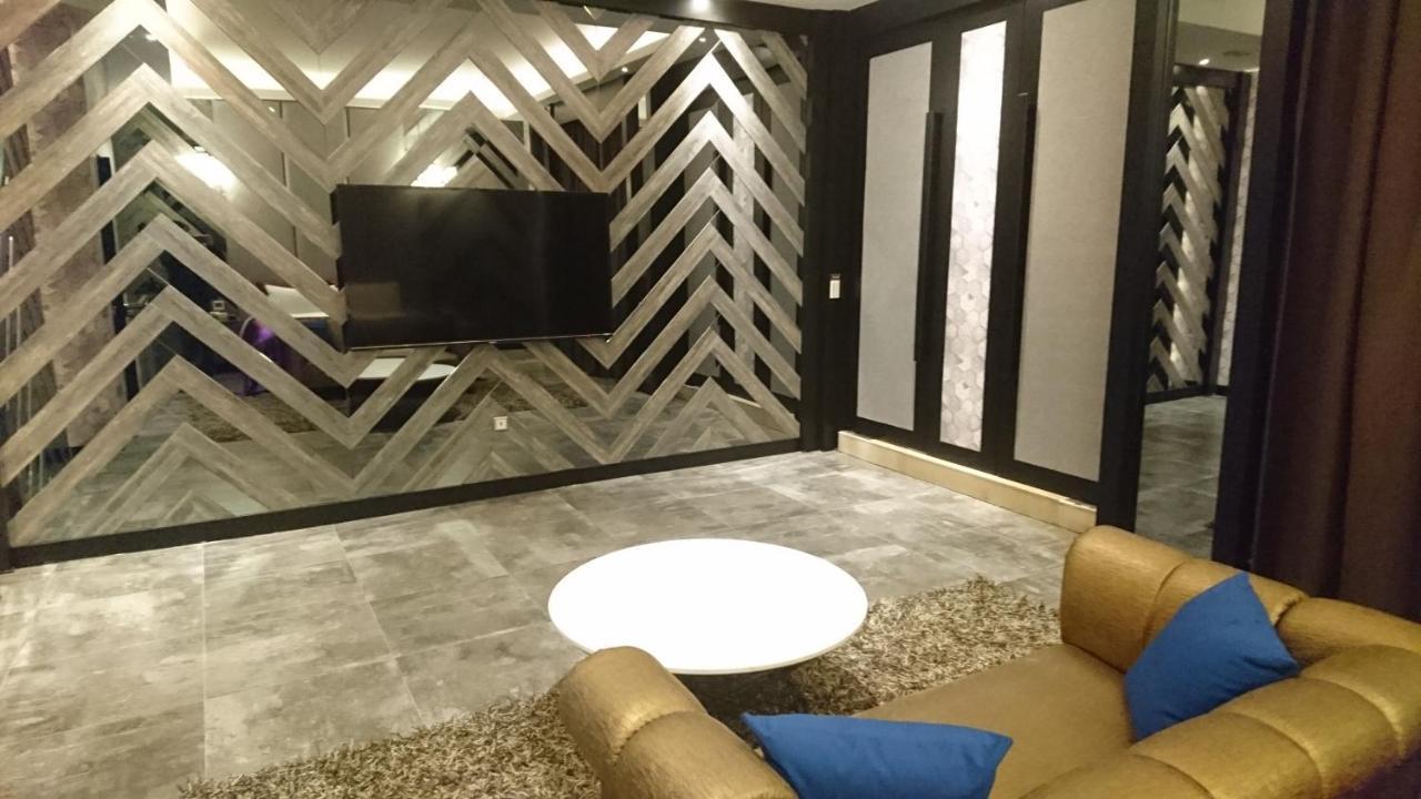 Venice Motel Taichung Extérieur photo