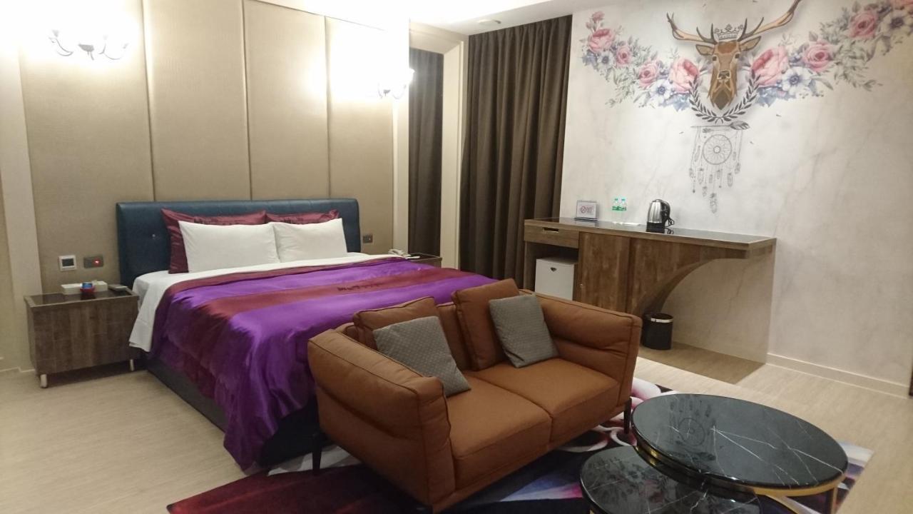 Venice Motel Taichung Extérieur photo