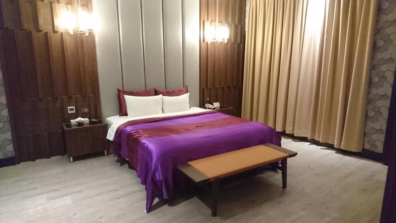 Venice Motel Taichung Extérieur photo