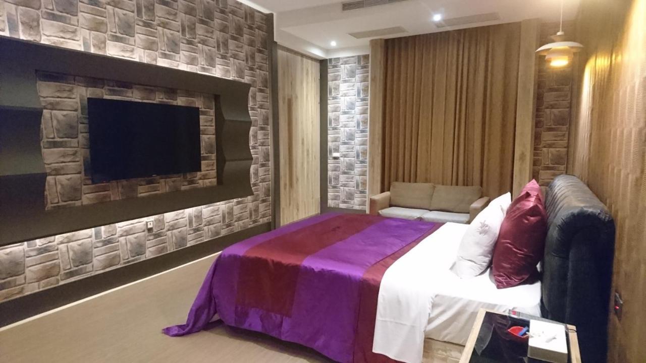 Venice Motel Taichung Extérieur photo