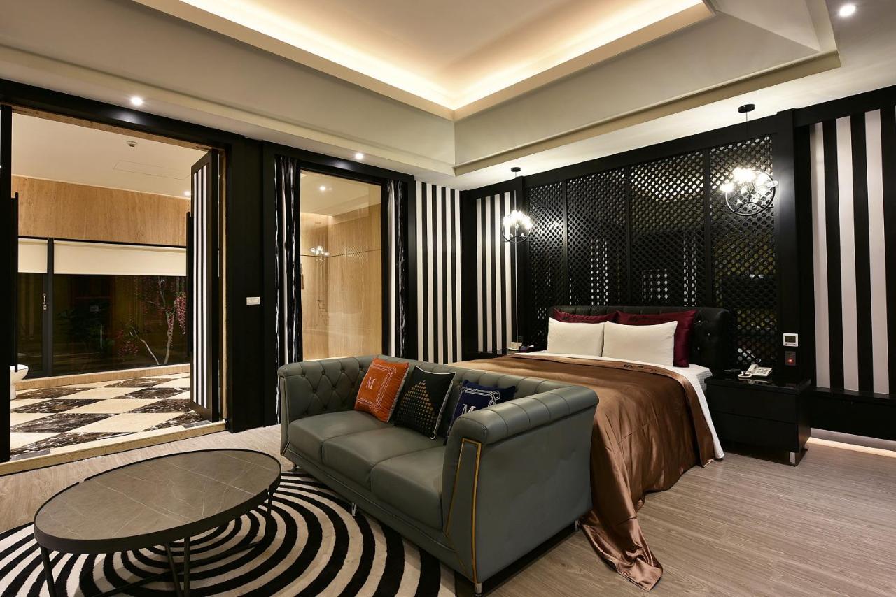 Venice Motel Taichung Extérieur photo