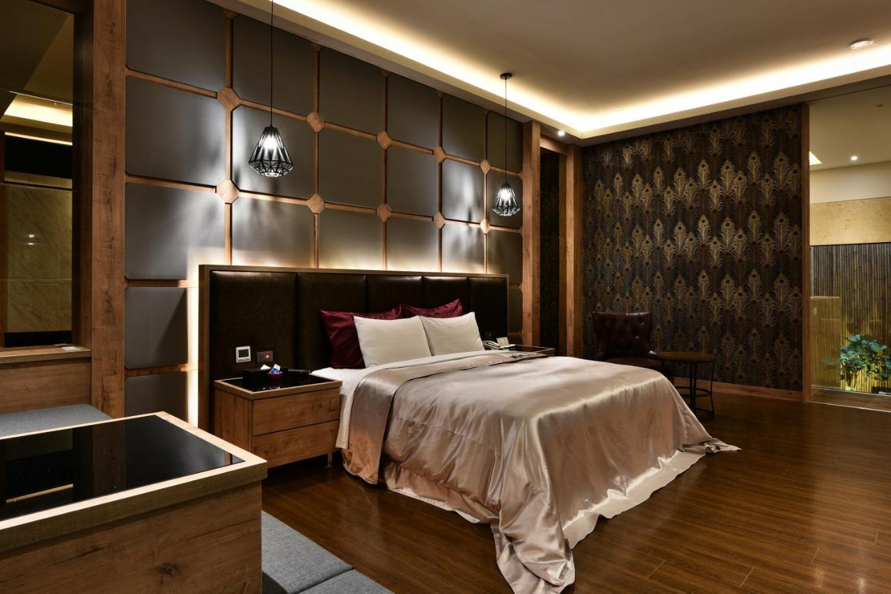 Venice Motel Taichung Extérieur photo