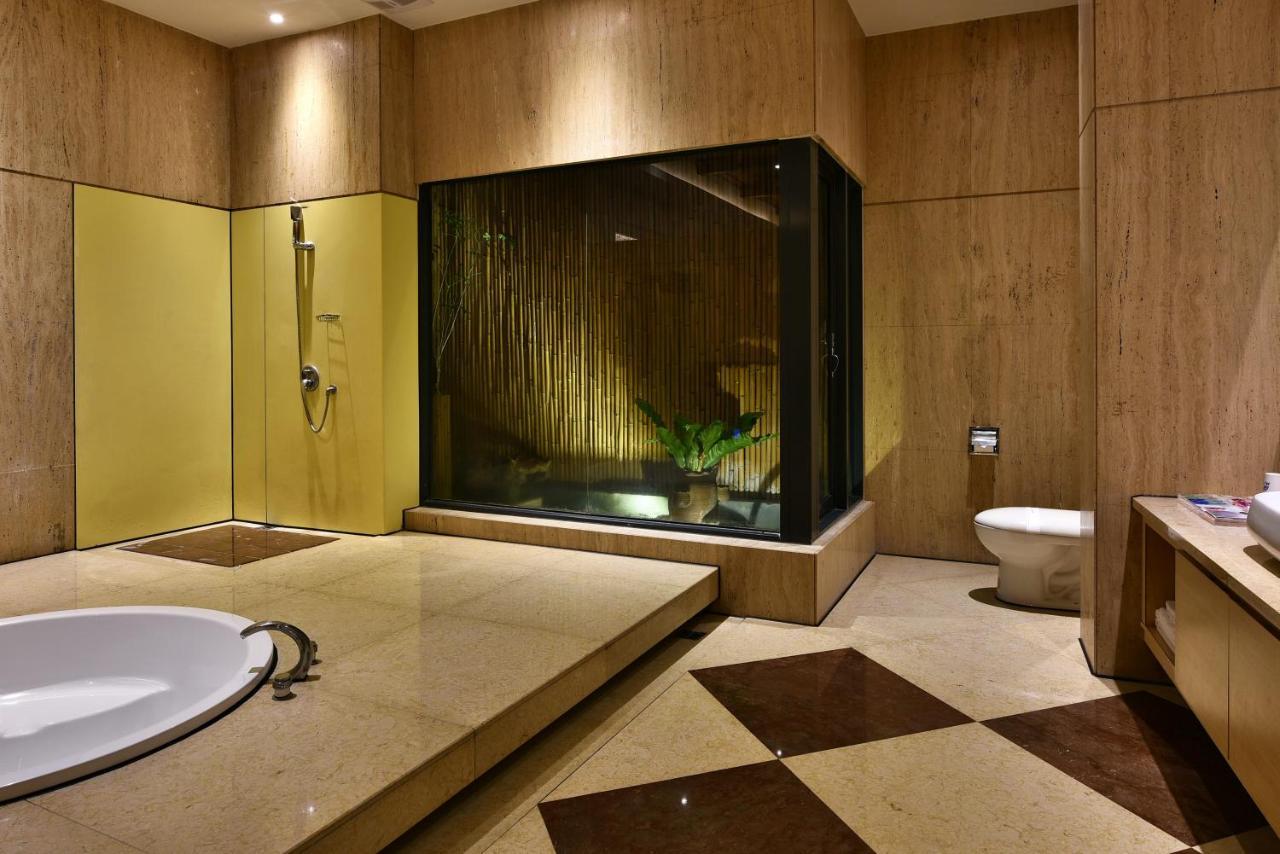 Venice Motel Taichung Extérieur photo
